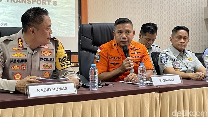 Kasi Ops Basarnas Banjarmasin Arianto saat jumpa pers pencarian korban KM Virgo, Jumat (2/10/2026).
