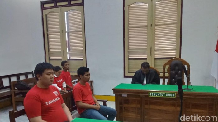 Sidang vonis prostitusi online di ruang Cakra 6 PN Medan, Jumat (2/10/2026).