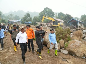 Tinjau Banjir Bandang Solok, Wamendagri Pastikan Dukungan Darurat