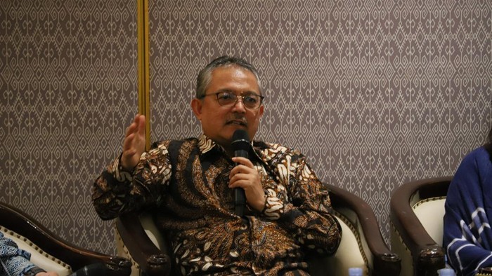 Kepala Perpusnas, E Aminudin Aziz  dalam acara Seminar Sinergi Bersama: Menguatkan Peran Perpustakaan dan Penerbit sebagai Motor Literasi Nasional, Rabu (30/9/2026), dikutip dari Perpusnas.
