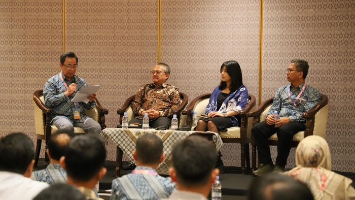 Kepala Perpustakaan Nasional Republik Indonesia (Perpusnas) E. Aminudin Aziz dalam Seminar Sinergi Bersama: Menguatkan Peran Perpustakaan dan Penerbit sebagai Motor Literasi Nasional pada Rabu (30/9/2026), dikutip dari Perpusnas.