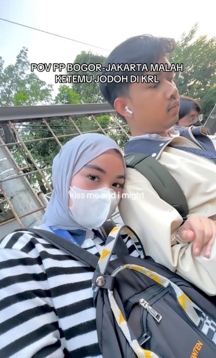 Kisah unik wanita ketemu jodoh di KRL Bogor-Jakarta viral di media sosial. Ia bersyukur kekasih berani effort mengejar cintanya sejak dari dalam gerbong.