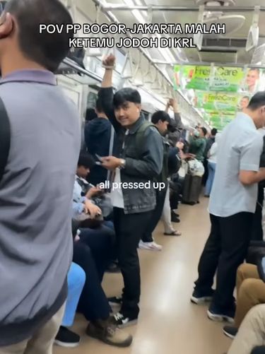 Kisah unik wanita ketemu jodoh di KRL Bogor-Jakarta viral di media sosial. Ia bersyukur kekasih berani effort mengejar cintanya sejak dari dalam gerbong.