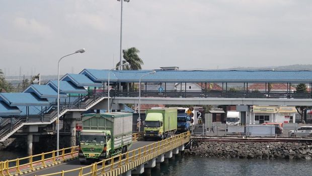 Kondisi terbaru arus kendaraan di pelabuhan ASDP Ketapang Banyuwangi.