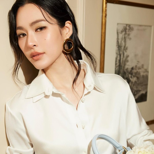 Pesona Lingling Kwong Wanita Tecantik Dunia 2026 di Show Dior, Paris
