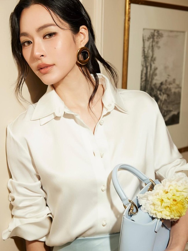 Pesona Lingling Kwong Wanita Tecantik Dunia 2026 di Show Dior, Paris