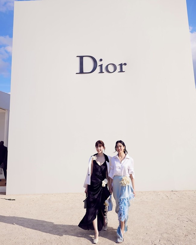 Lingling Kwong hadir bersama dengan rekannya sesama brand ambassador Dior dari Thailand, aktris, model, dan pengusaha mode asal Thailand Kornnaphat Sethratanapong, yang lebih dikenal sebagai Orm Kornnaphat. Foto: Dok. Instagram Lingling Kwong, Orm Kornnaphat