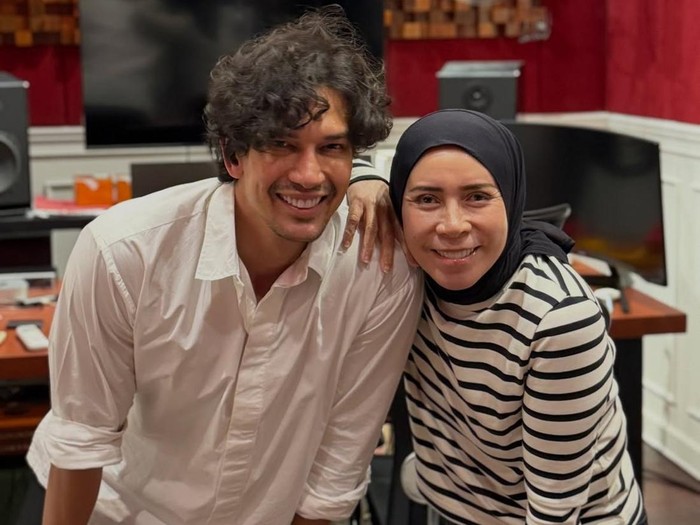Melly Goeslaw rilis lagi Berdua Lebih Baik setelah 16 tahun.