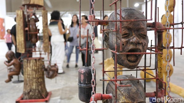 Pameran seni Art Jakarta 2026 kembali digelar di JIExpo, Kemayoran, Jakarta. Gelaran ini menjadi salah satu ruang pertemuan bagi seniman, galeri, kolektor, dan pencinta seni untuk menikmati beragam karya seni kontemporer.