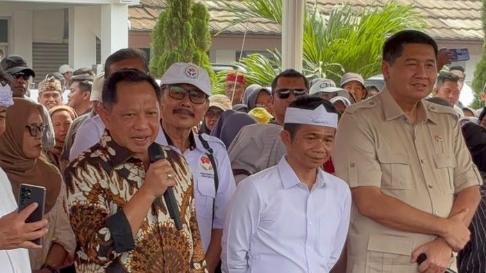 Menteri Dalam Negeri Tito Karnavian, Sekda Jawa Barat Herman Suryatman, dan Menteri PKP Maruarar Sirait