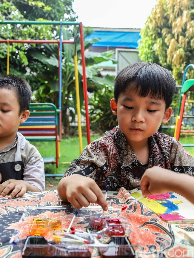 Merayakan Hari Batik Lewat Goresan Cilik