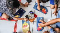 Melalui kegiatan kreatif tersebut, peringatan Hari Batik Nasional tidak hanya menjadi momentum untuk mengenakan batik, tetapi juga mengenalkan proses dan nilai budaya kepada generasi muda.