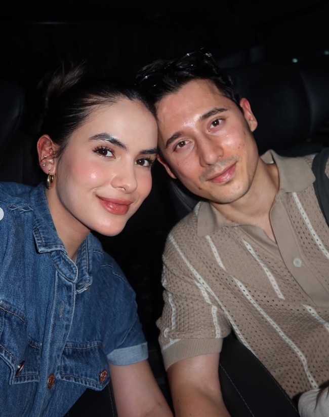 Meski kini sudah memiliki seorang putri yang masih kecil, Nino dan Steffi juga tetap menyempatkan waktu untuk pergi berdua. Rumah tangganya keduanya selalu terlihat harmonis. Foto: Instagram/@ninojkt
