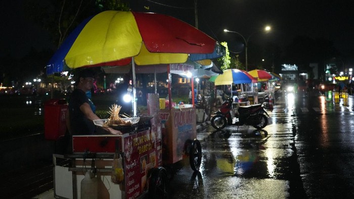 Pedagang di kawasan Pakansari.