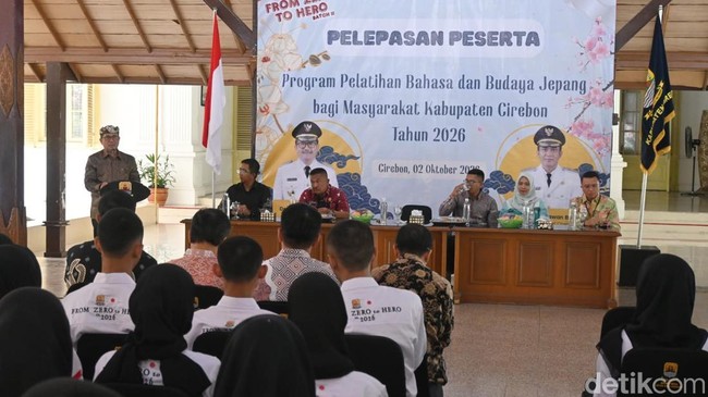 Sumber: https://awsimages.detik.net.id/community/media/visual/2026/10/02/pelepasan-peserta-pelatihan-bahasa-bertempat-di-pendopo-bupati-cirebon-1790926108515_169.jpeg?w=650&q=90