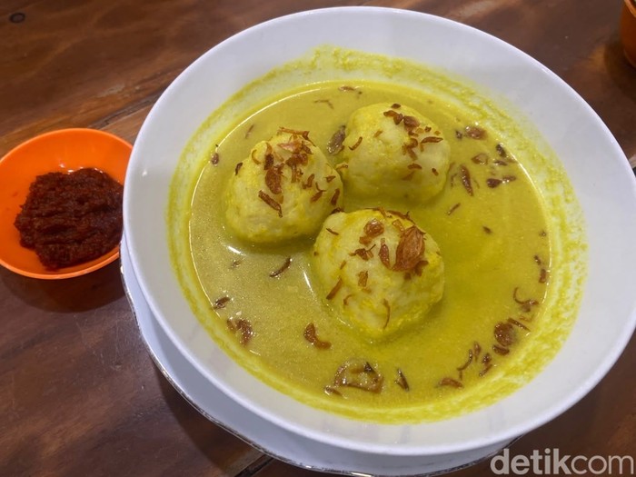 Pempek Nelly 10 Ulu Pempek Nelly 10 Ulu yang legendaris sejak 1995 di Jalan Garuda