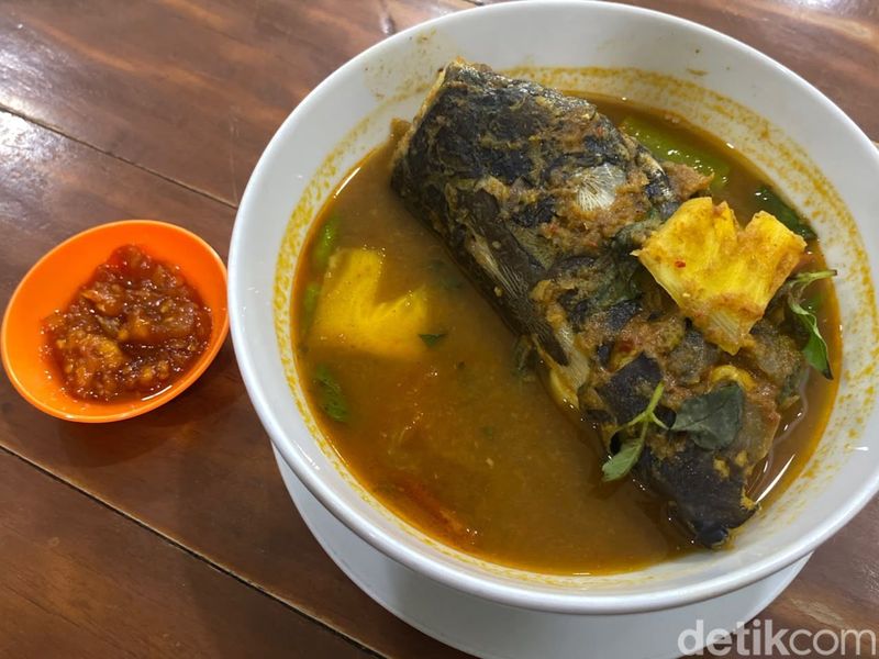 Pempek Nelly 10 Ulu Pempek Nelly 10 Ulu yang legendaris sejak 1995 di Jalan Garuda