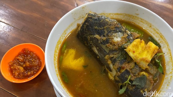 Pempek Nelly 10 Ulu Pempek Nelly 10 Ulu yang legendaris sejak 1995 di Jalan Garuda