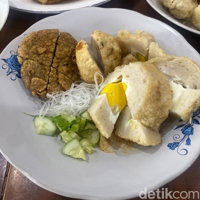 Ngemil Sore! Cicip Pempek Enak dan Celimpungan Legendaris di Kemayoran