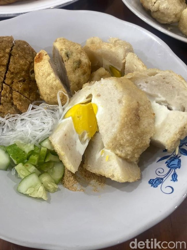 Ngemil Sore! Cicip Pempek Enak dan Celimpungan Legendaris di Kemayoran