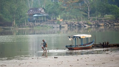 Pendangkalan Muara Batang Anai Ganggu Aktivitas Nelayan