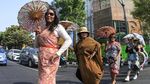 Lansia di Solo Rayakan Hari Batik Nasional dengan Penuh Gaya