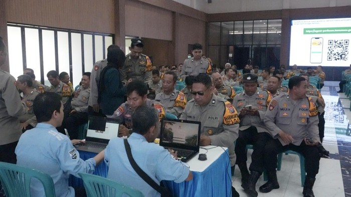 Bhabinkamtibmas Polresta Sidoarjo dibekali pembekalan mekanisme pendaftaran Identitas Kependudukan Digital (IKD)