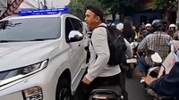 Viral Pemotor Histeris Jalannya Tertutup Iring-iringan Pejabat: Bapak Saya Kritis
