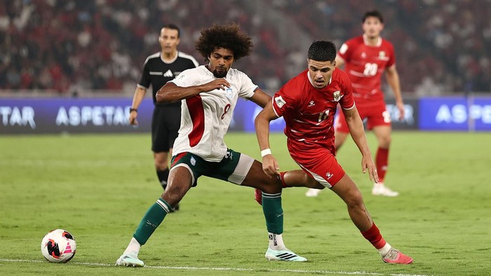 JAKARTA, INDONESIA - OCTOBER 01: Hamza Choudhury of Bangladesh is challenged by Ragnar Oratmangoen of Indonesia during the FIFA ASEAN CUP Division 1 Group A match between Indonesia and Bangladesh at Gelora Bung Karno Stadium on October 01, 2026 in Jakarta, Indonesia. (Photo by Robertus Pudyanto - FIFA/FIFA via Getty Images)