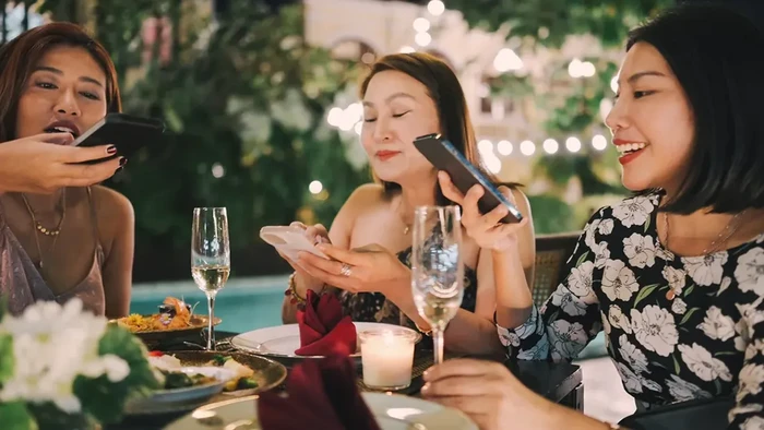 Restoran Mulai Musuhi Ponsel, Pengunjung Dilarang Main HP!