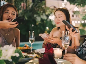 Restoran Mulai Musuhi Ponsel, Pengunjung Dilarang Main HP!