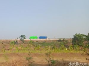 Tragis Pasutri Tewas Ditabrak Truk Misterius Saat Ganti Ban di Tol Klaten