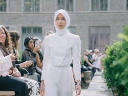 Pangling! Sabrina Chairunnisa Pakai Hijab di Runaway New York Fashion Week