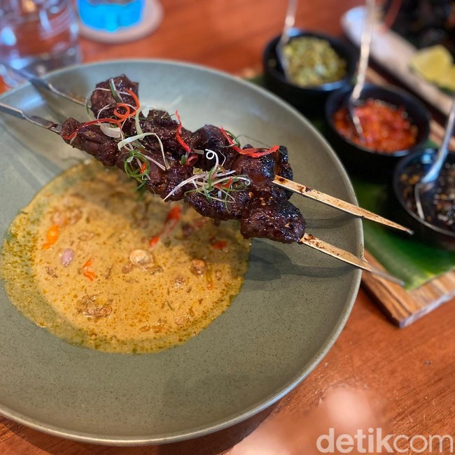 Sate Klathak hingga Pizza Rendang Ada di Lounge Hotel Bintang Lima Ini