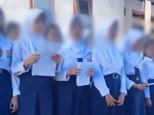 Siswi Berhijab Nyanyi Lagu Rohani di Luwu Sempat Dilarang Guru