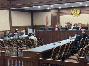 Terdakwa Kasus Bea Cukai Nangis di Sidang, Ngaku Menyesal Terima Duit Suap