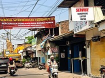 Beredar Spanduk Protes Warga Minta Rumah Pompa Ketintang Segera Tuntas