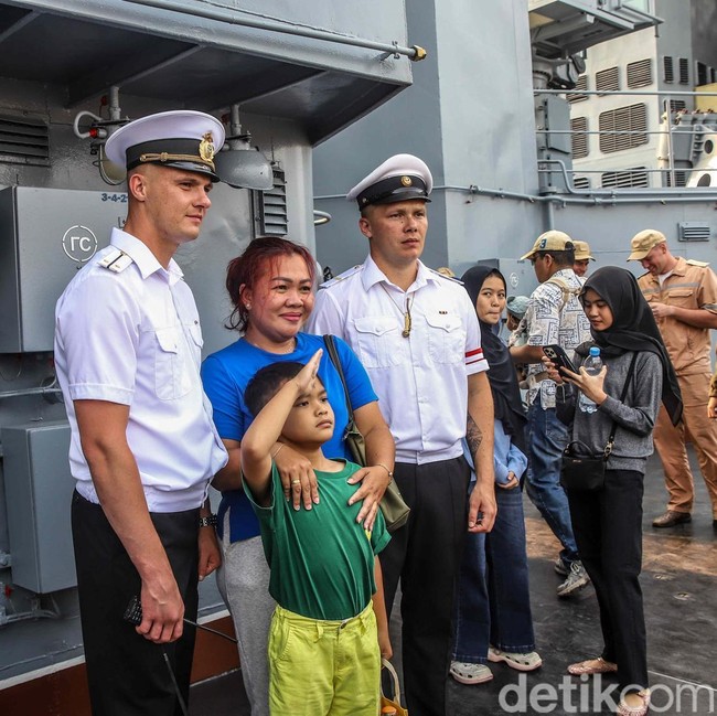 Tiga Kapal Perang Rusia Kunjungi Indonesia, Warga Berkesempatan Naik Kapal