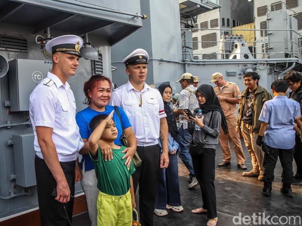 Tiga Kapal Perang Rusia Kunjungi Indonesia, Warga Berkesempatan Naik Kapal