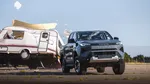 Detik-detik Hilux Listrik Ditimpa Karavan 760 Kg tapi Masih Bisa Hidup