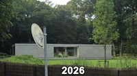 Dari rumah berubah bentuk jadi kotak persegi panjang sederhana tapi modern. Menurut netizen, desain terbaru ini jadi lebih mirip seperti bunker perang. Foto: via Bored Panda