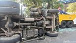 Jalan Gunungsari Sempat Tersendat Imbas Truk Trailer Terguling