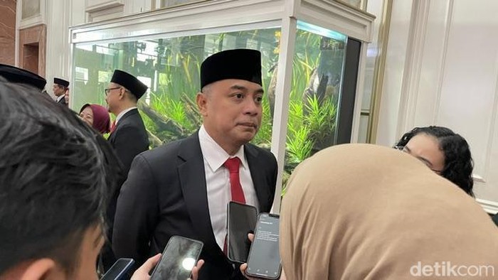 Walkot Eri Cahyadi saat menegaskan dirinya tidak akan mengizinkan pengajuan diskotek baru di Surabaya.