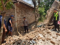2 Warga di Magetan Tertimpa Tembok saat Bongkar Rumah Kosong, 1 Tewas