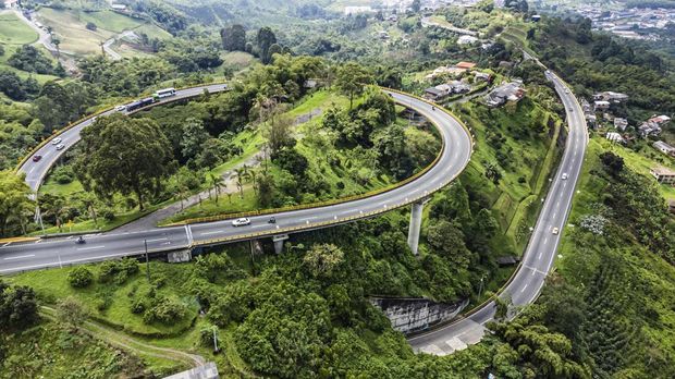Hamparan hijau perkebunan kopi di kawasan Eje Cafetero, Kolombia, terlihat dari udara.