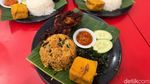 Sedap! Makan Ayam Bakar Celup dan Nasi Pedas Mang Asep di Bekasi