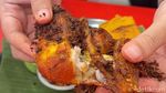 Sedap! Makan Ayam Bakar Celup dan Nasi Pedas Mang Asep di Bekasi