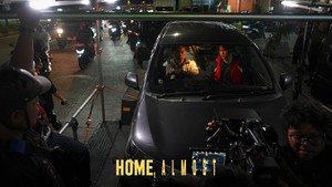 Dalam film ini, Azka menjadi petarung MMA. Namun, bersama ayah dan adik laki-lakinya, Azka harus menghadapi pertarungan lain di luar gelanggang. Foto: dok. Aftersun Creative