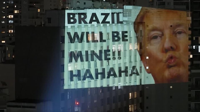 Video: Muka Trump Mejeng di Gedung Sao Paulo Jelang Pemilu Brasil