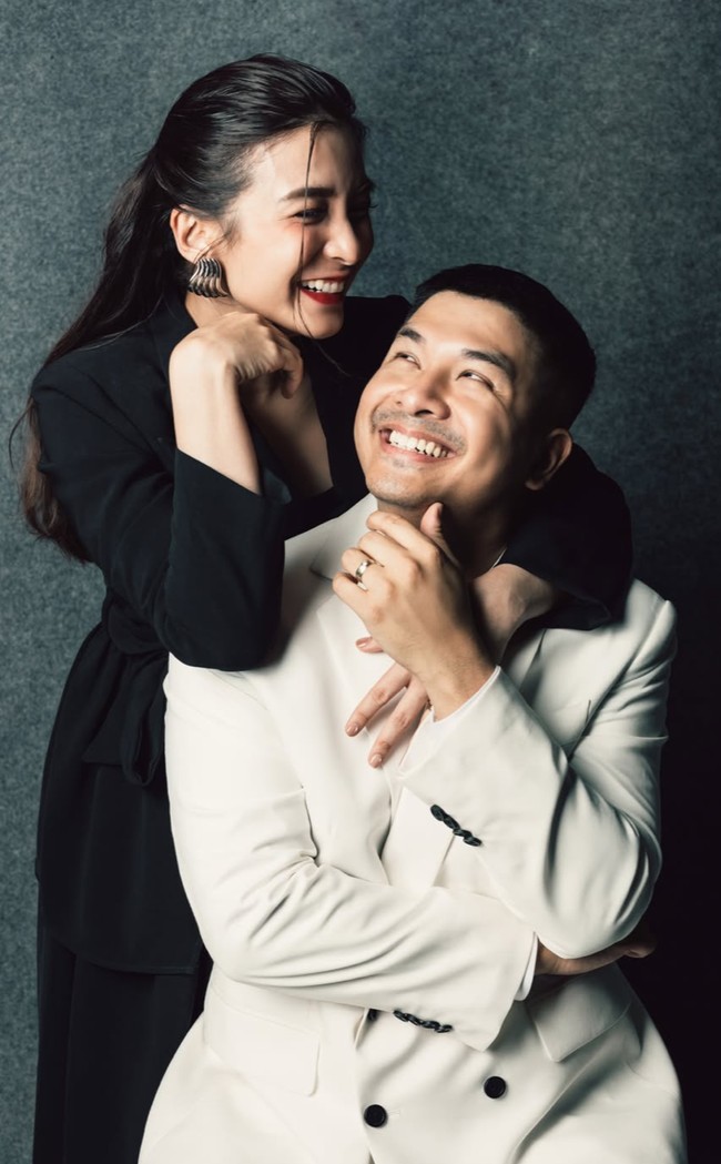 Pasangan artis Chelsea Olivia dan Glenn Alinskie baru saja merayakan anniversary pernikahan mereka yang ke-11. Keduanya memilih menjalani pemotretan bersama untuk mengabadikan momen bahagia tersebut. Foto: Instagram/@chelseaoliviaa